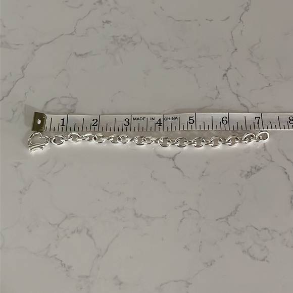 Super Cute Lightweight Bracelet With Heart Clasp - Picture 4 of 6